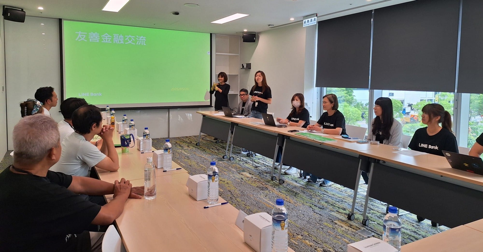 LINE BANK進行座談